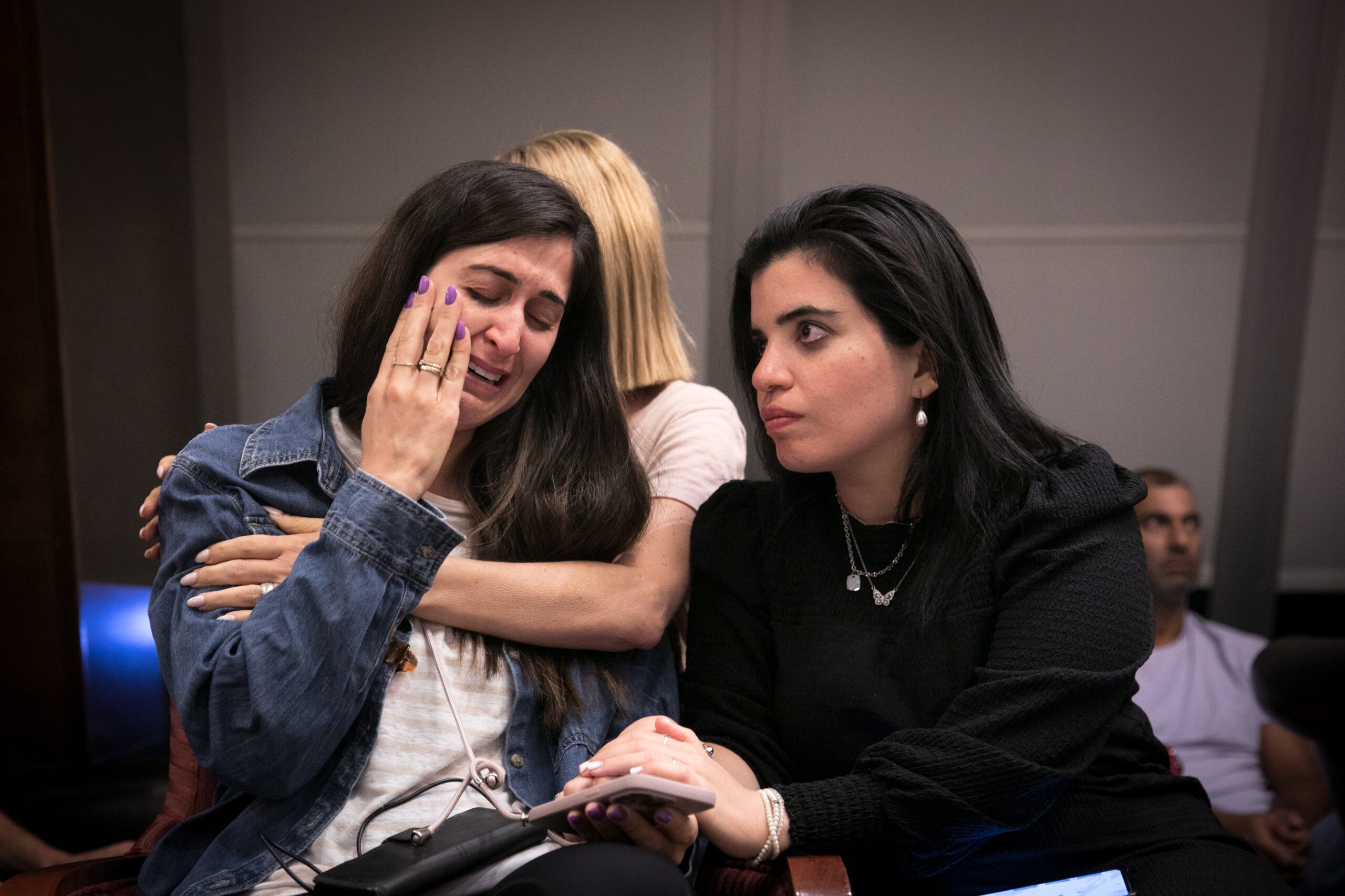 למרות שאין סעיף בחוק: משפחות החטופים והנעדרים יקבלו סיוע