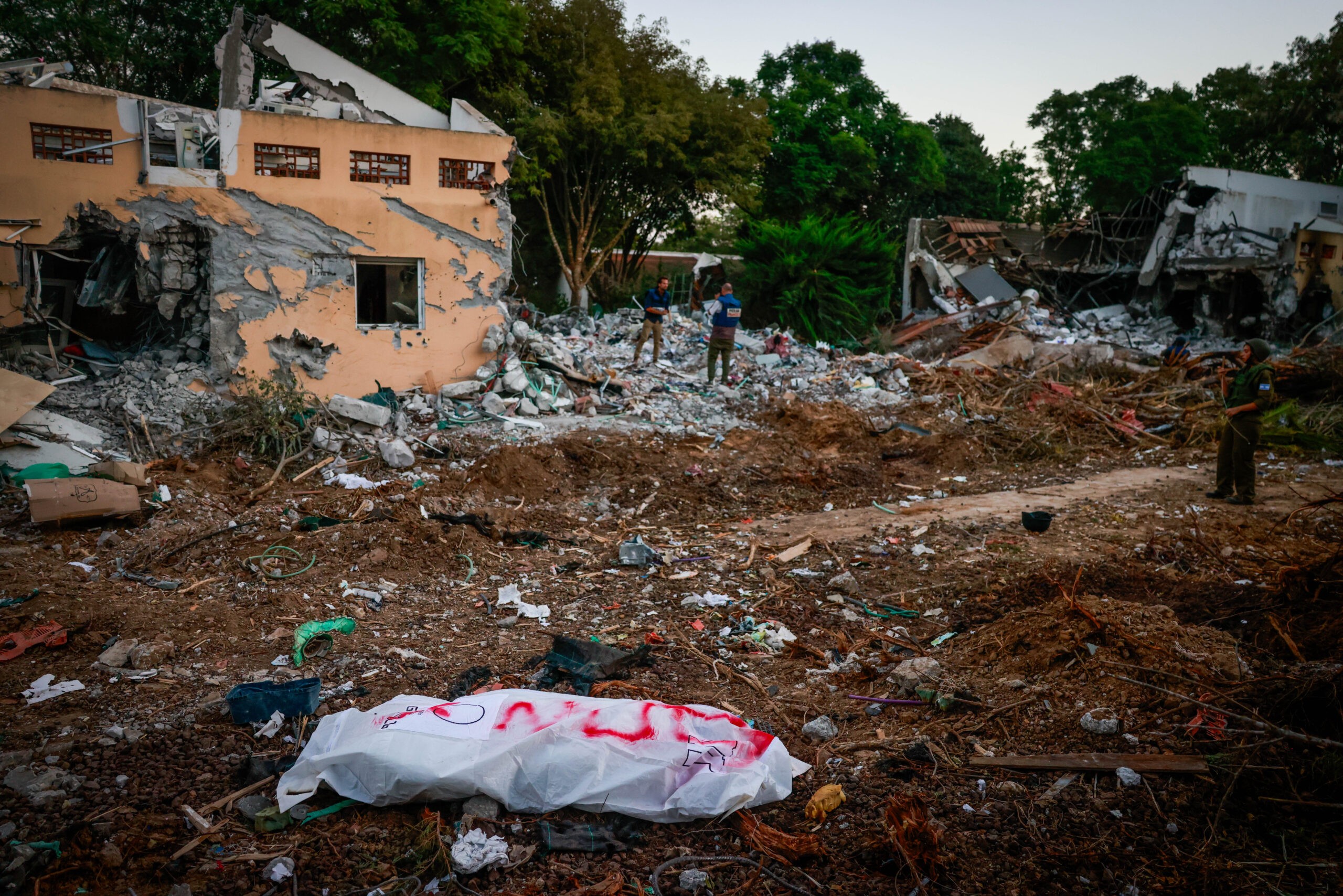 מחדל השבעה באוקטובר: מי הורה לאסוף את נשקי כיתות הכוננות? | בלעדי