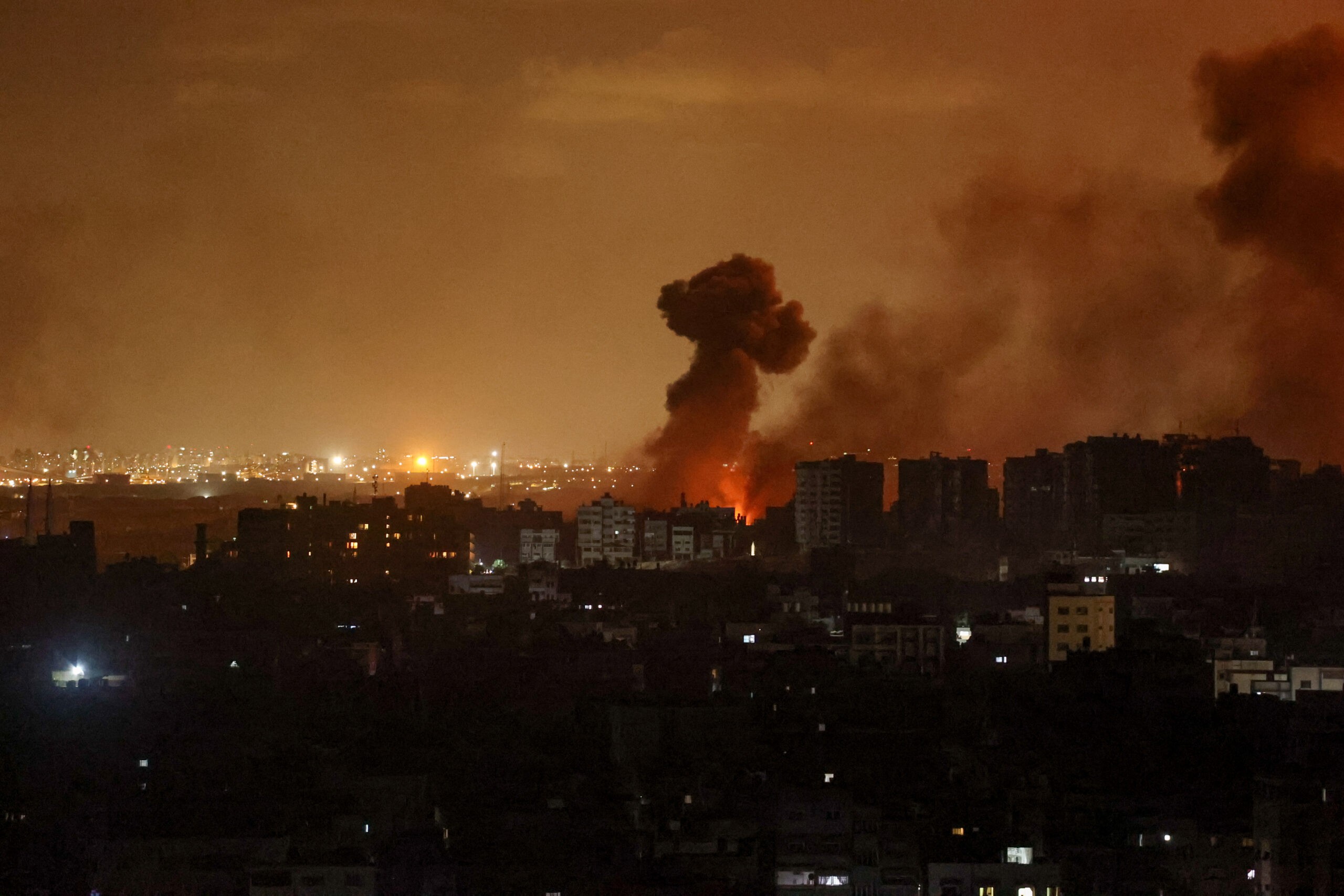 מפקדות מבצעיות ופירי מנהרות: לוחמינו כותשים את עזה | תיעוד