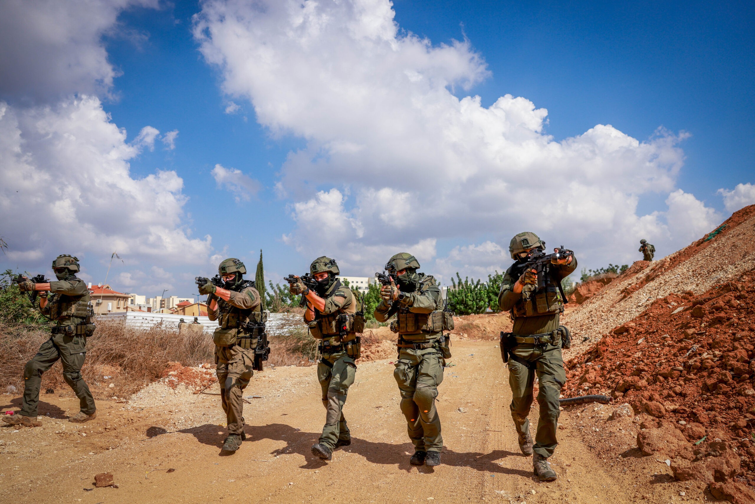 בצה"ל נערכים לכניסה לרצועה: "המוכנות של הכוחות גבוהה מאד"