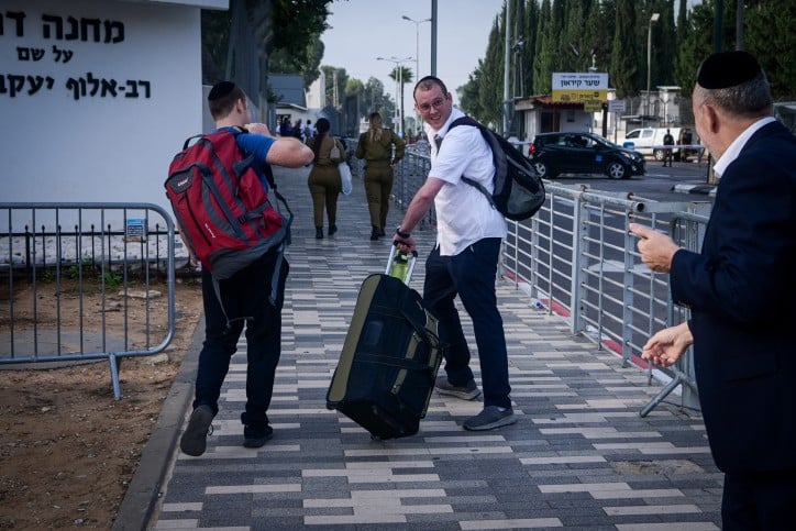 מתגייסים חרדים בתל השומר, ארכיון | צילום: אבשלום ששוני, פלאש 90