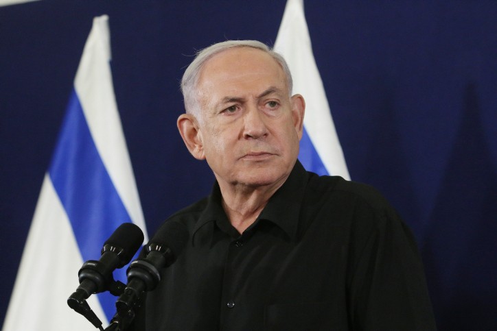 הניתוח של נתניהו עבר בהצלחה: "ער ומשוחח עם משפחתו"