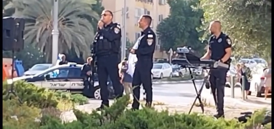 "הכל בשבילכם": שוטרי מחוז דרום במחווה מרגשת לתושבי אשקלון