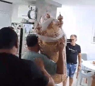 ספר התורה המפואר שהוכנס לחדרה של החיילת שחולצה | שימוש לפי סעיף 27א לחוק זכויות יוצרים