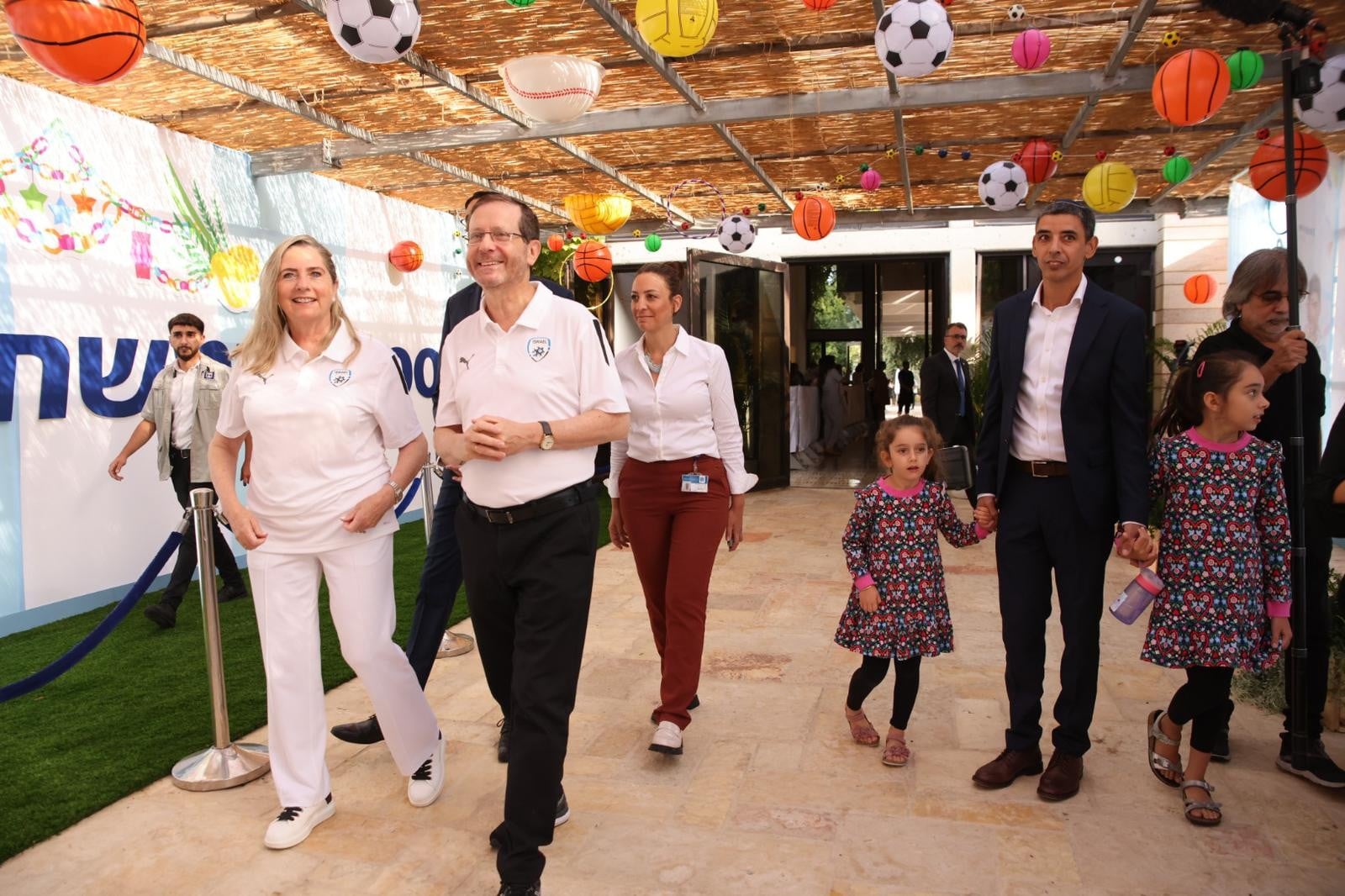 האושפיזין של הרצוג: סוכת הנשיא נפתחה היום למבקרים