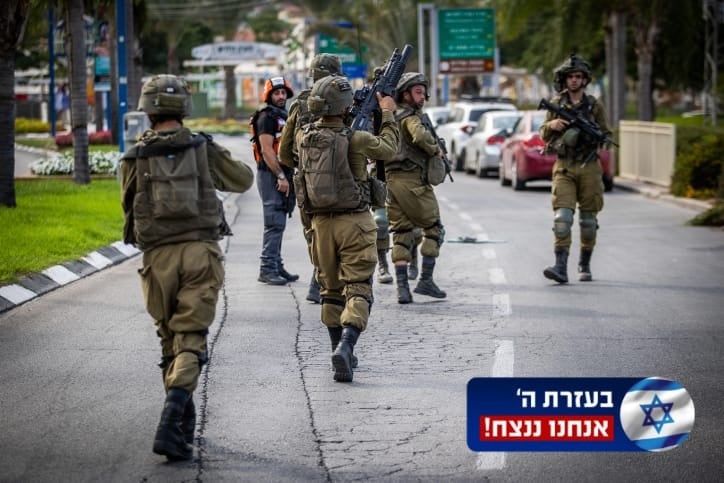 ילדה שהתחבאה בארון לאחר שהוריה נרצחו חולצה מחולית