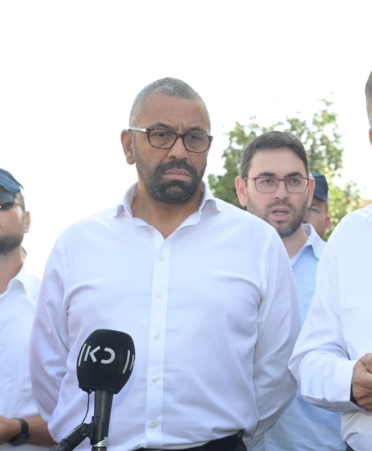 "דווחו בצורה מדויקת יותר": שר החוץ הבריטי תומך בישראל