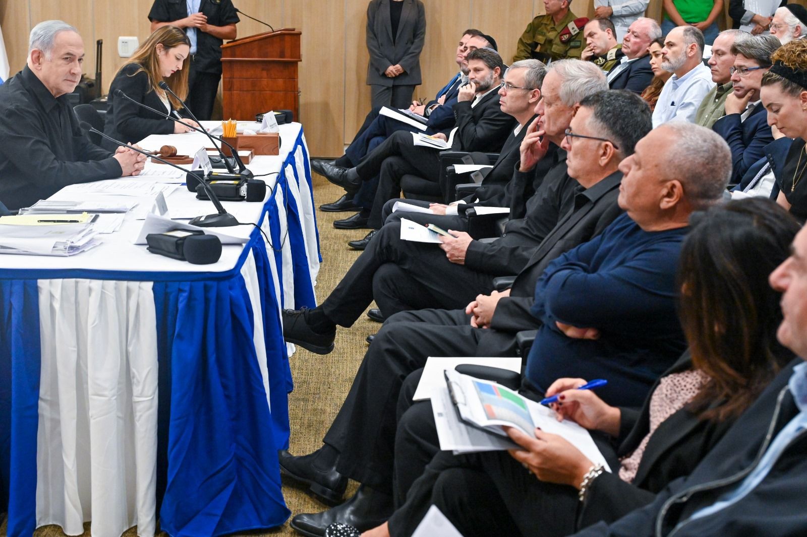 רה"מ בישיבה הראשונה של ממשלת החירום: "אנחנו נפרק את החמאס"