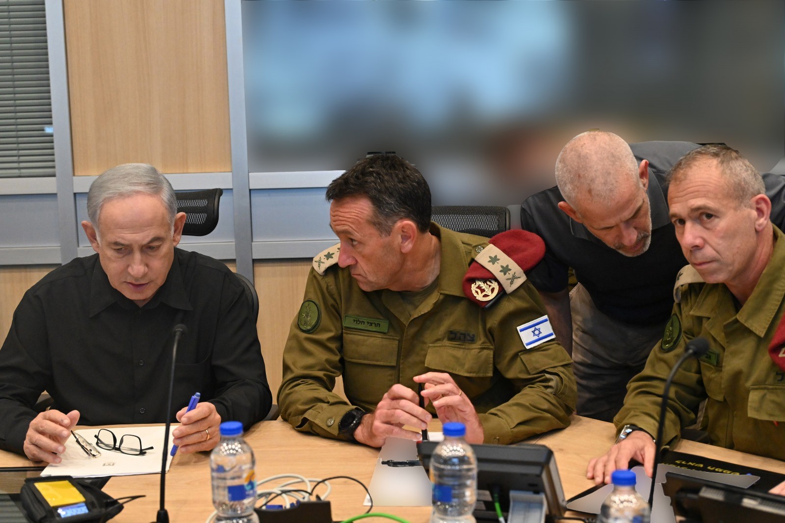 לאחר הפיטורים: רה"מ שוחח עם הרמטכ"ל, ראש השב"כ וראש המוסד