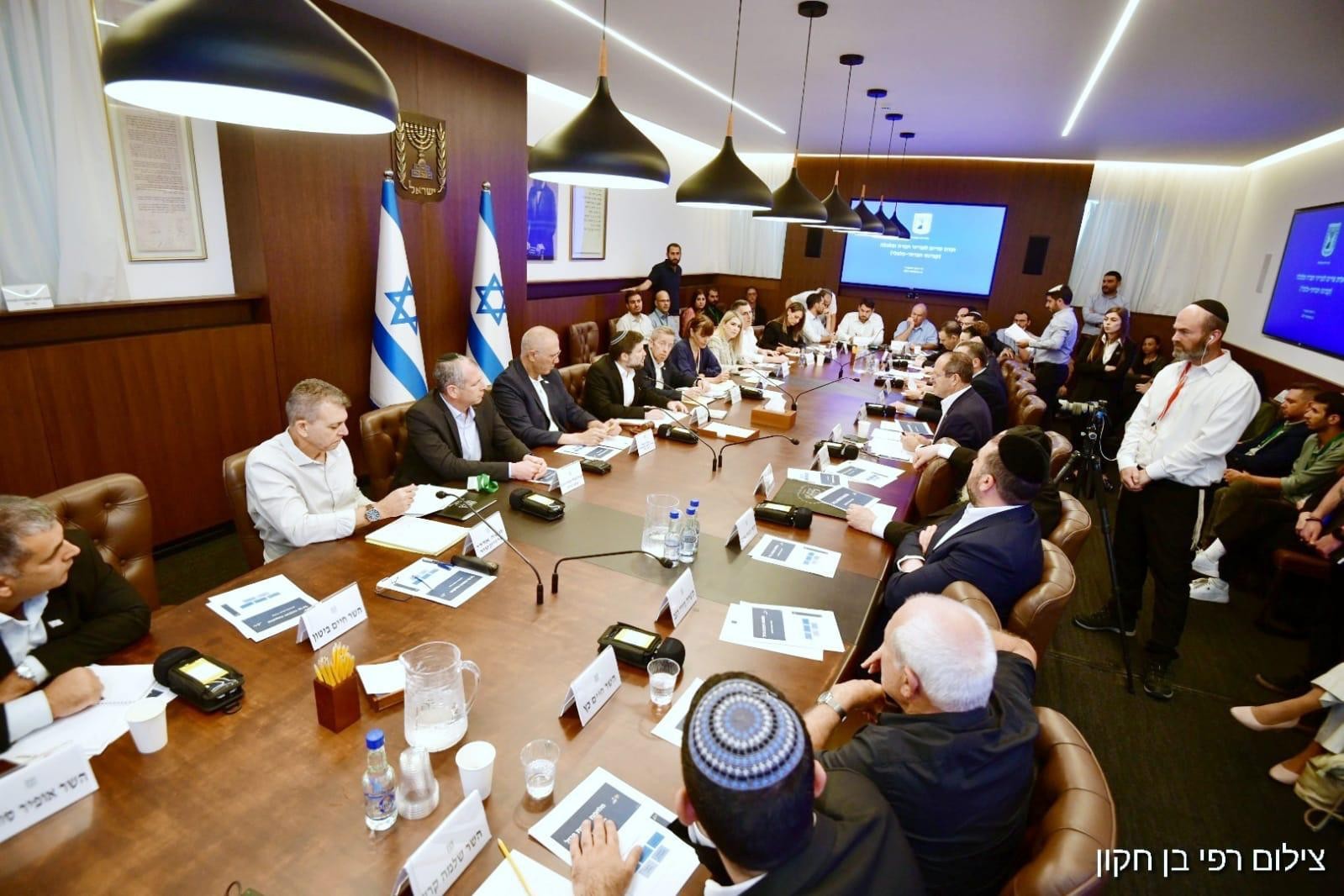 המל"ל הציג מתווה להכנסת פועלים פלשתינים, השרים התנגדו