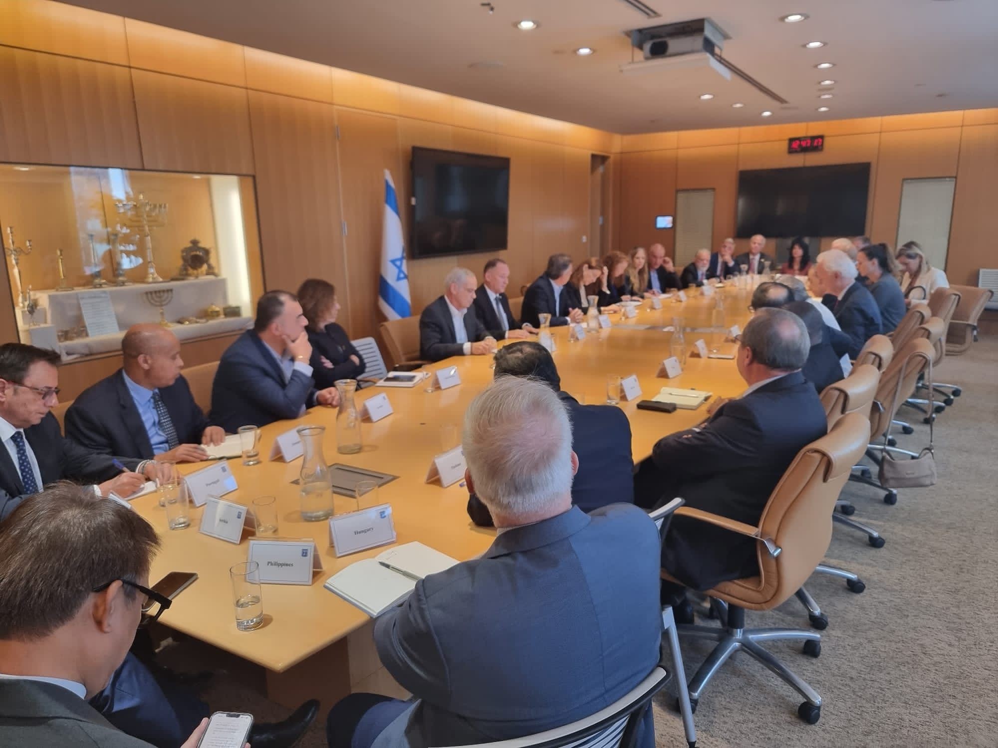 משרד החוץ: שגרירי ישראל בכל העולם נקראו לדיון מיידי