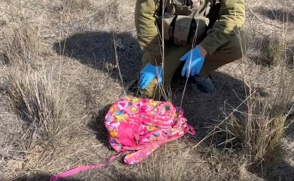 במסווה של ילקוט ביה"ס: אותר תיק ממולכד ממתקפת הפתע | תיעוד