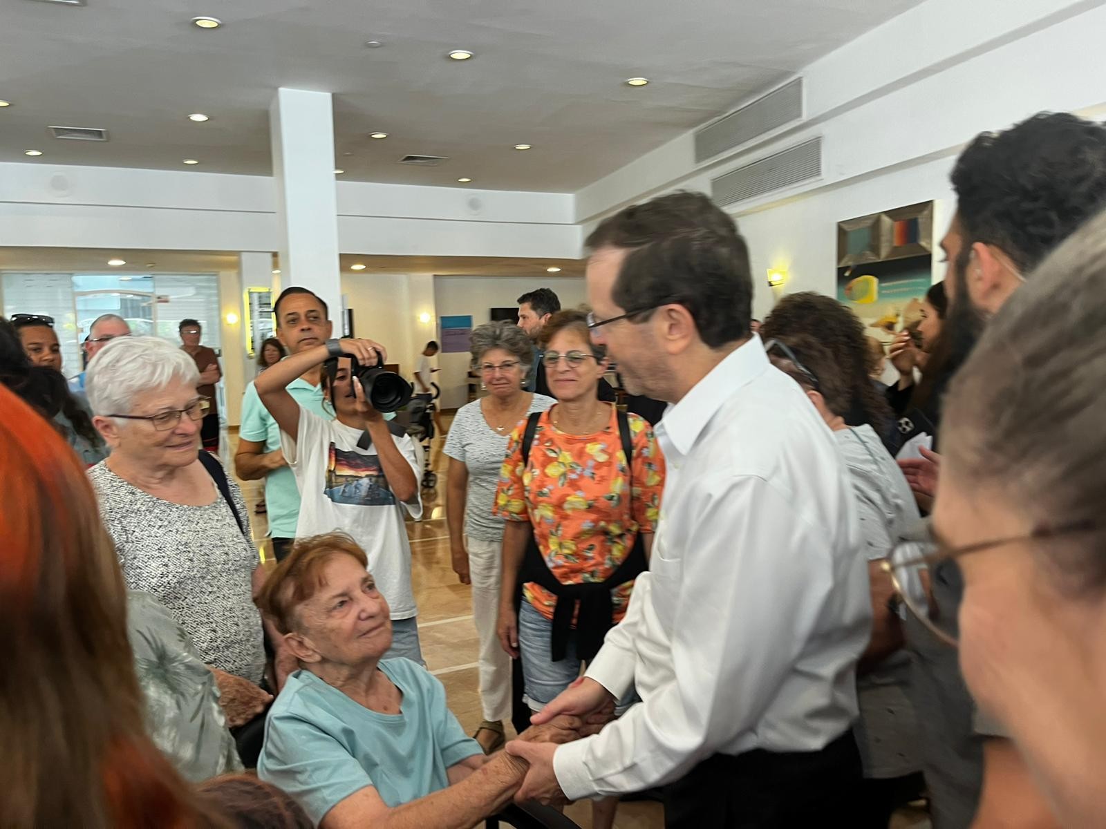 הרצוג בביקור תושבי העוטף: "התחבקנו בבכי, תקופה קשה ומאתגרת"