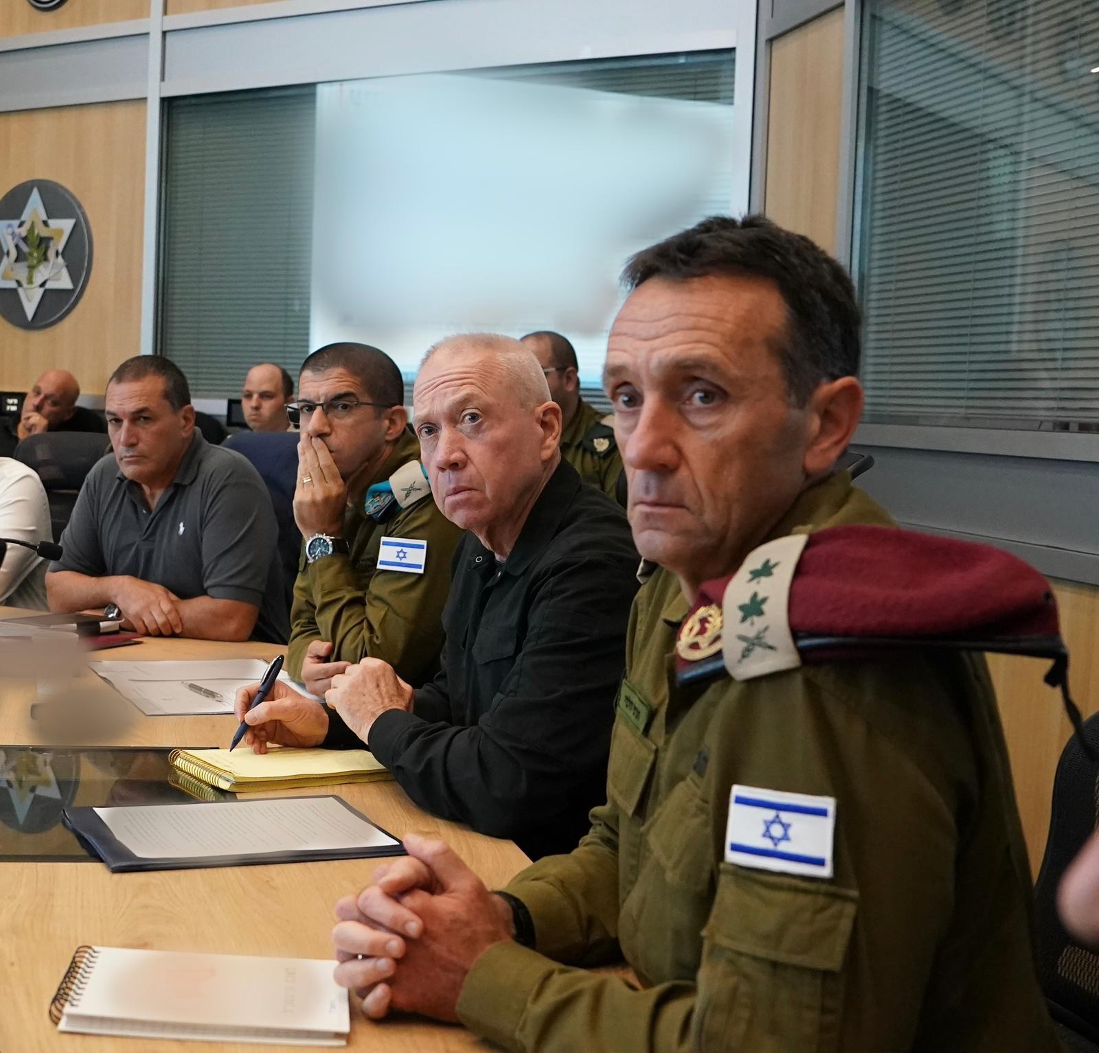 כך נערכים בכירים בצה"ל ובשב"כ להלבין את הישארותם במערכת