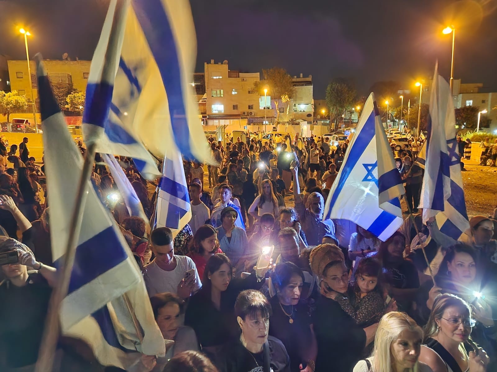 הפגנה בפסגת זאב: "לא נהיה בארי 2, לא ניתן לנאצים לבצע זממם"