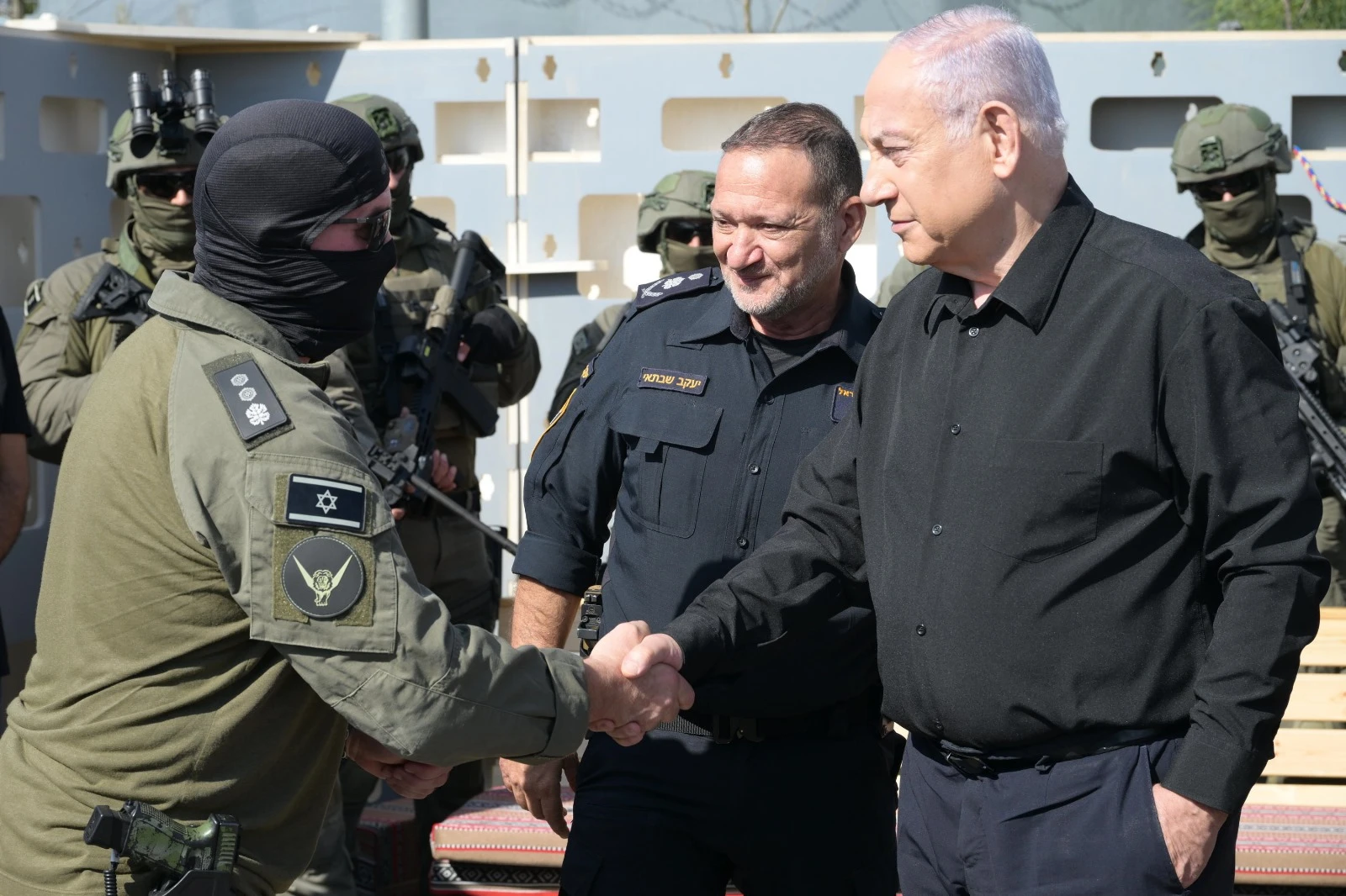 נתניהו משבח את אנשי השב"כ: "עושים עבודה גדולה - מצדיע להם"