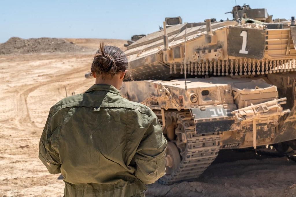 הטנקיסטיות בעוטף משחזרות: "דרסנו מחבלים וירינו עליהם פגזים"