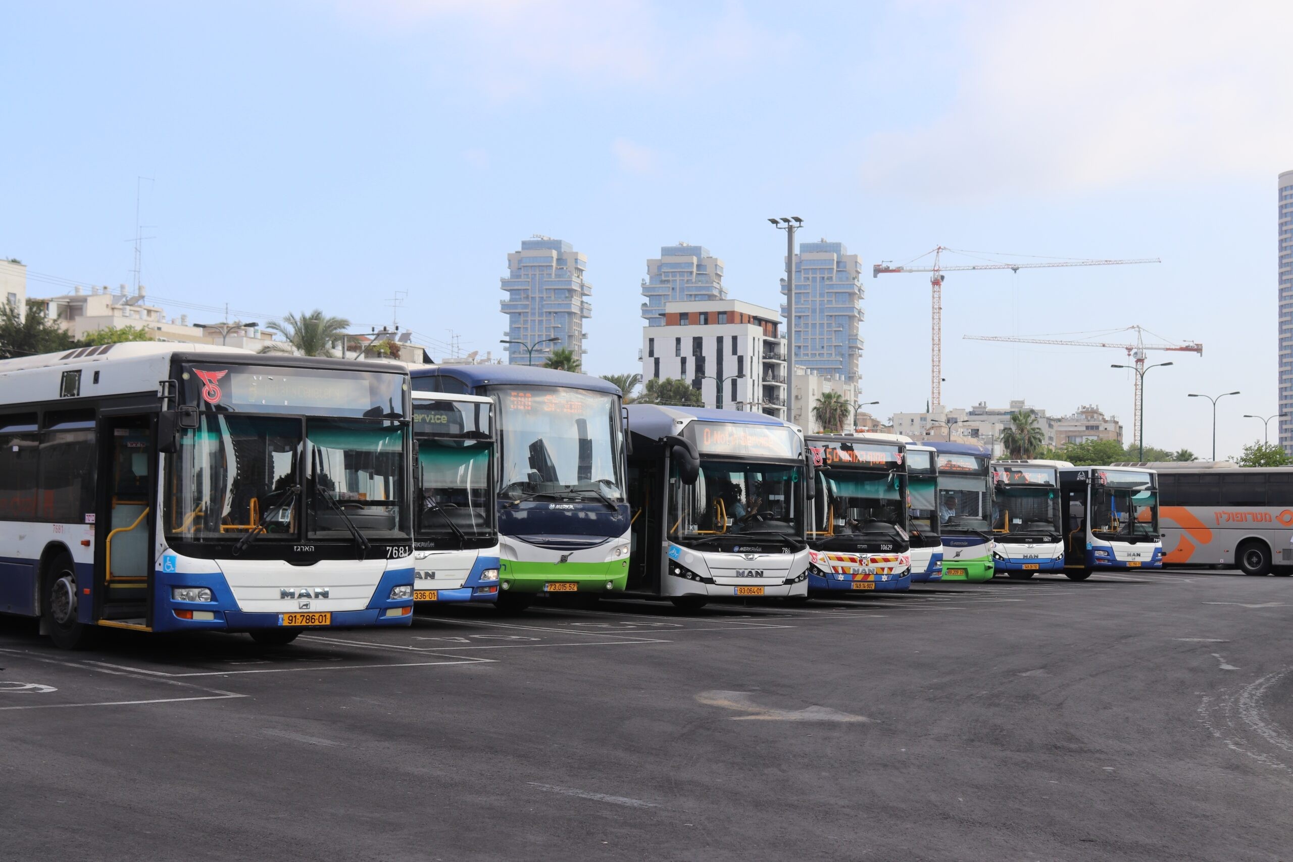 יהודי הותקף בידי פקחים ערבים באכזריות – בית המשפט שחרר אותם