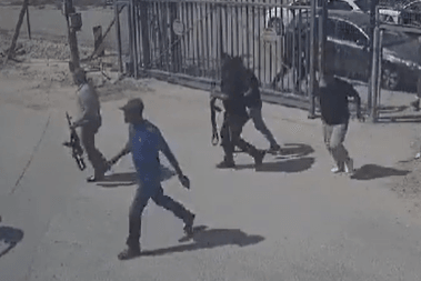 המחבלים של חמאס בקיבוץ בארי | צילום: לפי סעיף 27א' חוק לזכויות יוצרים