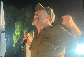 ליאור נרקיס הגיע על מדים לבסיס צה"ל: "עברתי ימים מאוד קשים"