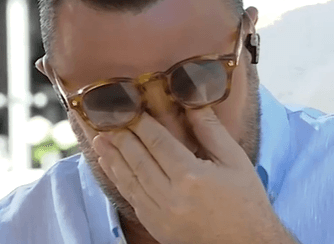 ליאור נרקיס פרץ בבכי בשידור חי: "אני לא יכול לשיר"