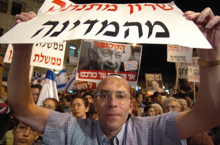 כך השמאל מערער על ערכי הדמוקרטיה עליהם הוא מגן // דעה