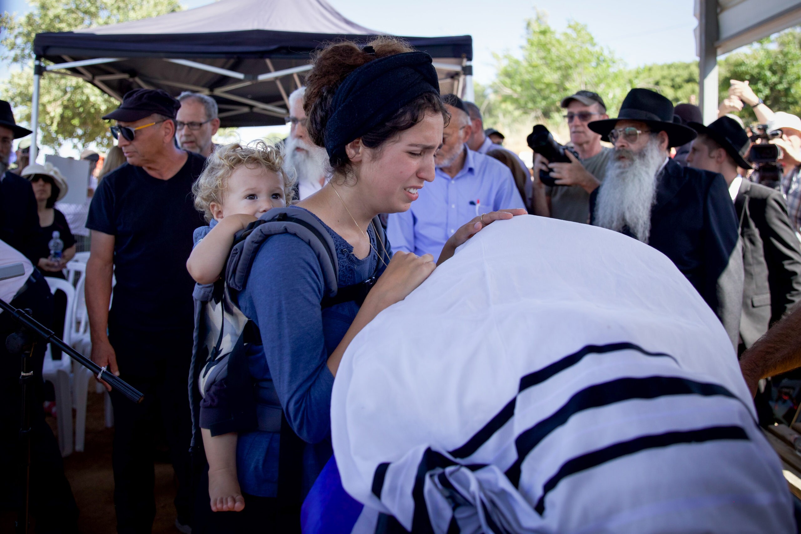אלמנת הנרצח בפיגוע נגד העסקה עם חמאס: "הדם שלנו שווה פחות"