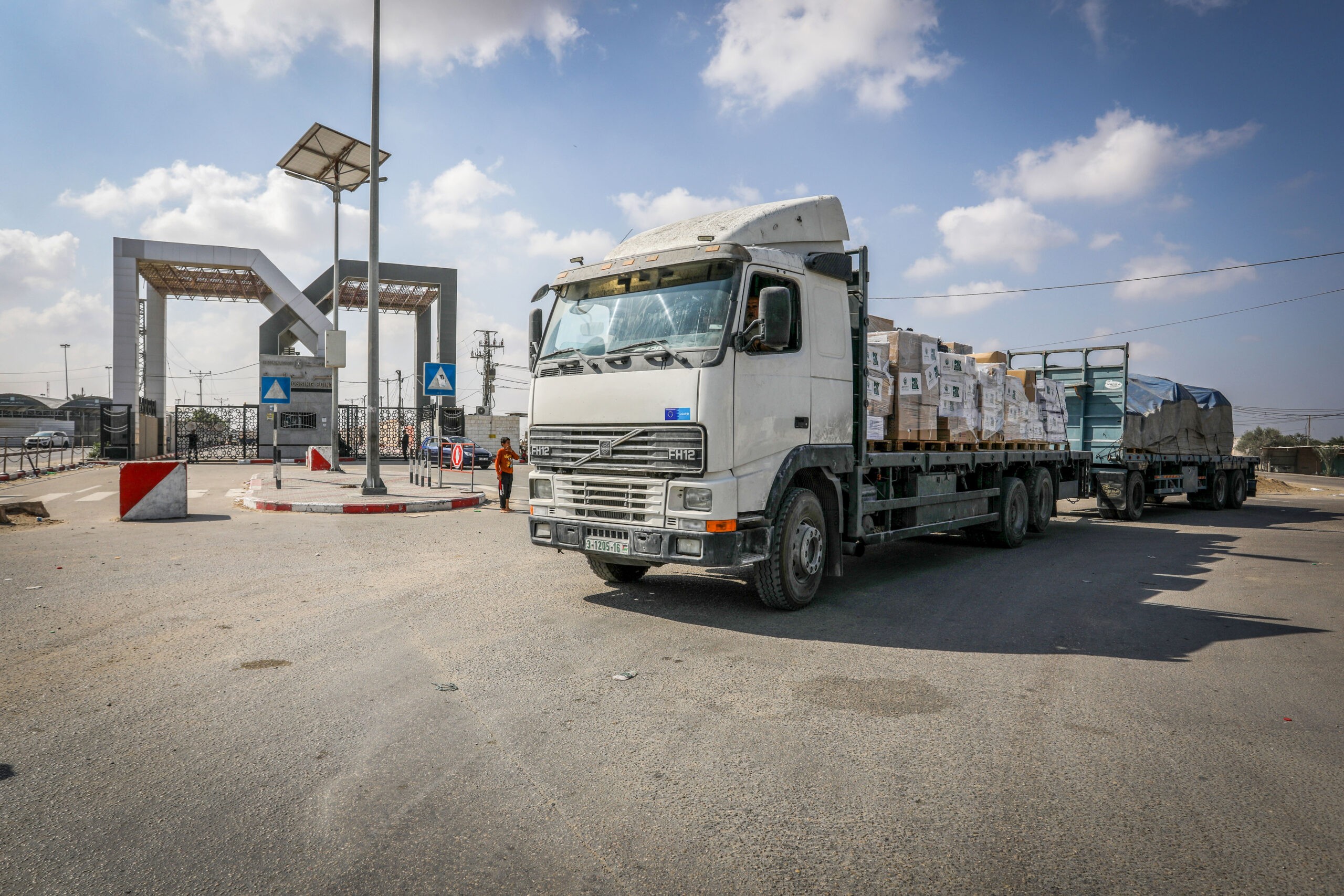 גורם מדיני: הכנסת הסיוע ההומניטרי קונה לצה"ל זמן ללחימה