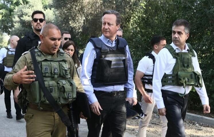 קמרון ביקר בבארי: "מנהיגי העולם חייבים לראות את הזוועות"