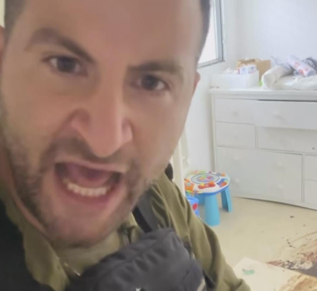 גיא הוכמן מזועזע בבית בעוטף עזה, לאחר הטבח שביצע חמאס-דעאש | צילום מסך מתוך אינסטגרם, צילום עצמי