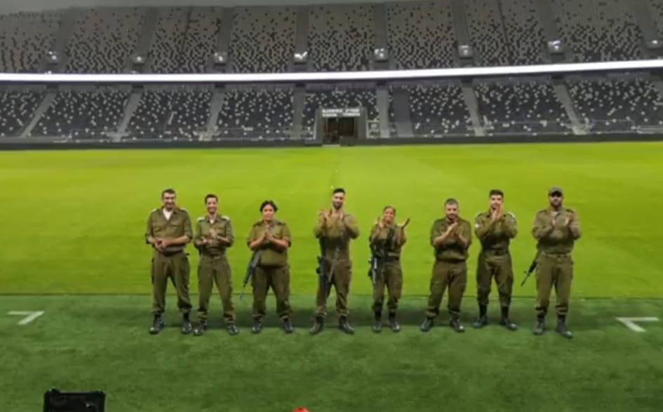 מחווה מרשת להשבת החטופים באצטדיון בלומפילד