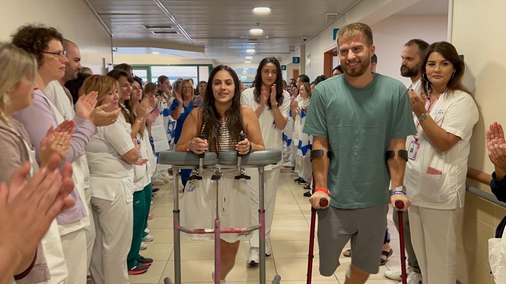 נצחון האהבה: בני הזוג שאיבדו את רגלם בנובה התחתנו | צפו