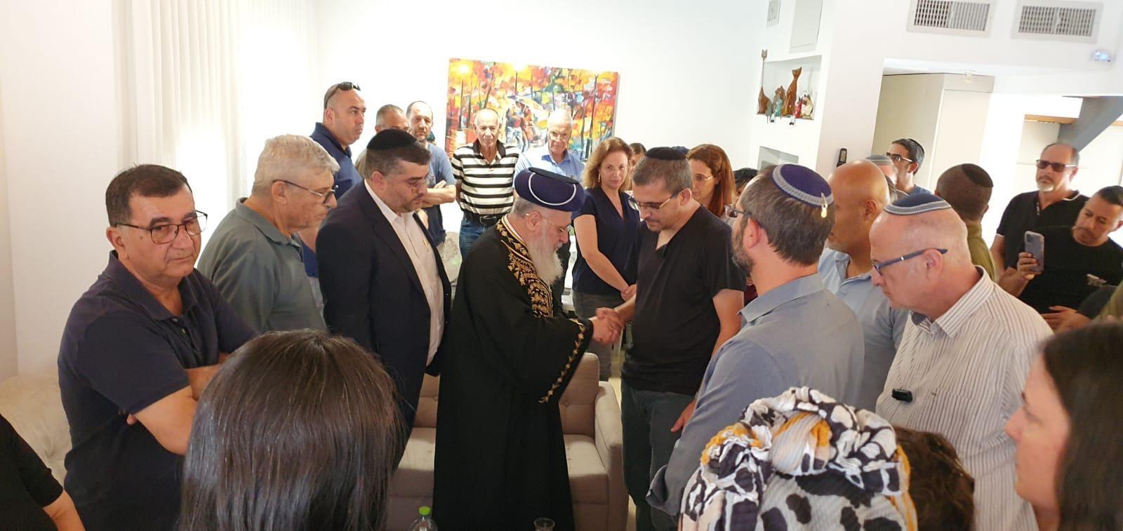 לאחר שנפגש עם משפחות חללי צה"ל, הרב יצחק יוסף בגילוי מרגש