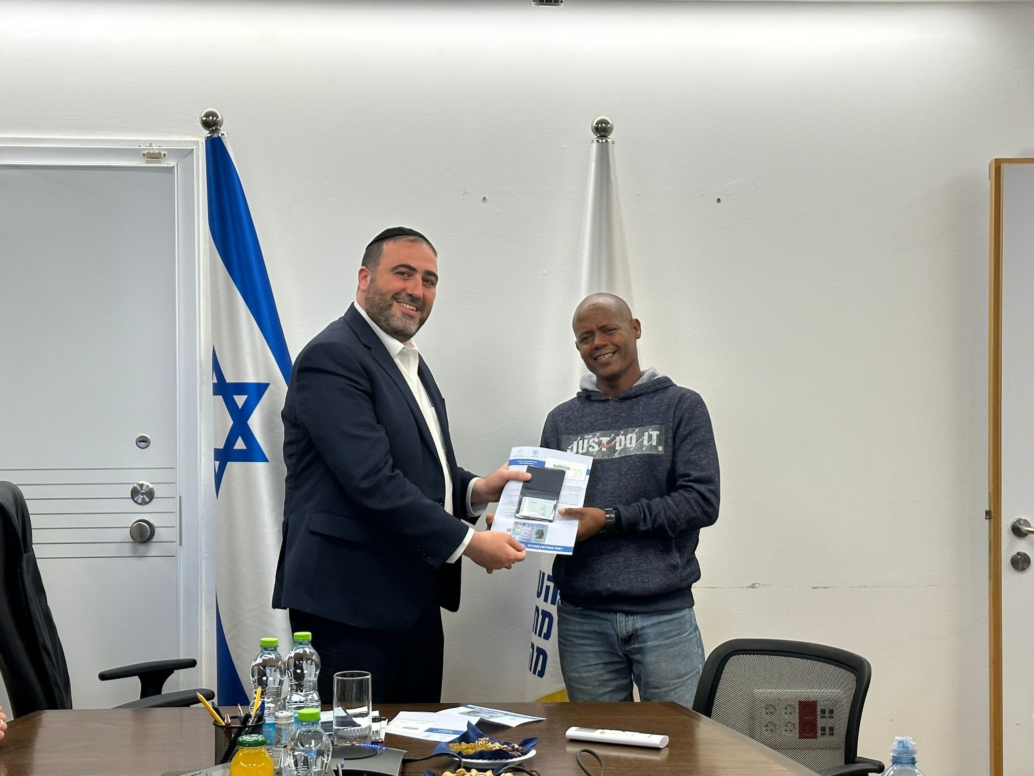 אריתראי הציל חיי קצין ב-7 באוקטובר - וקיבל תושבות ישראלית