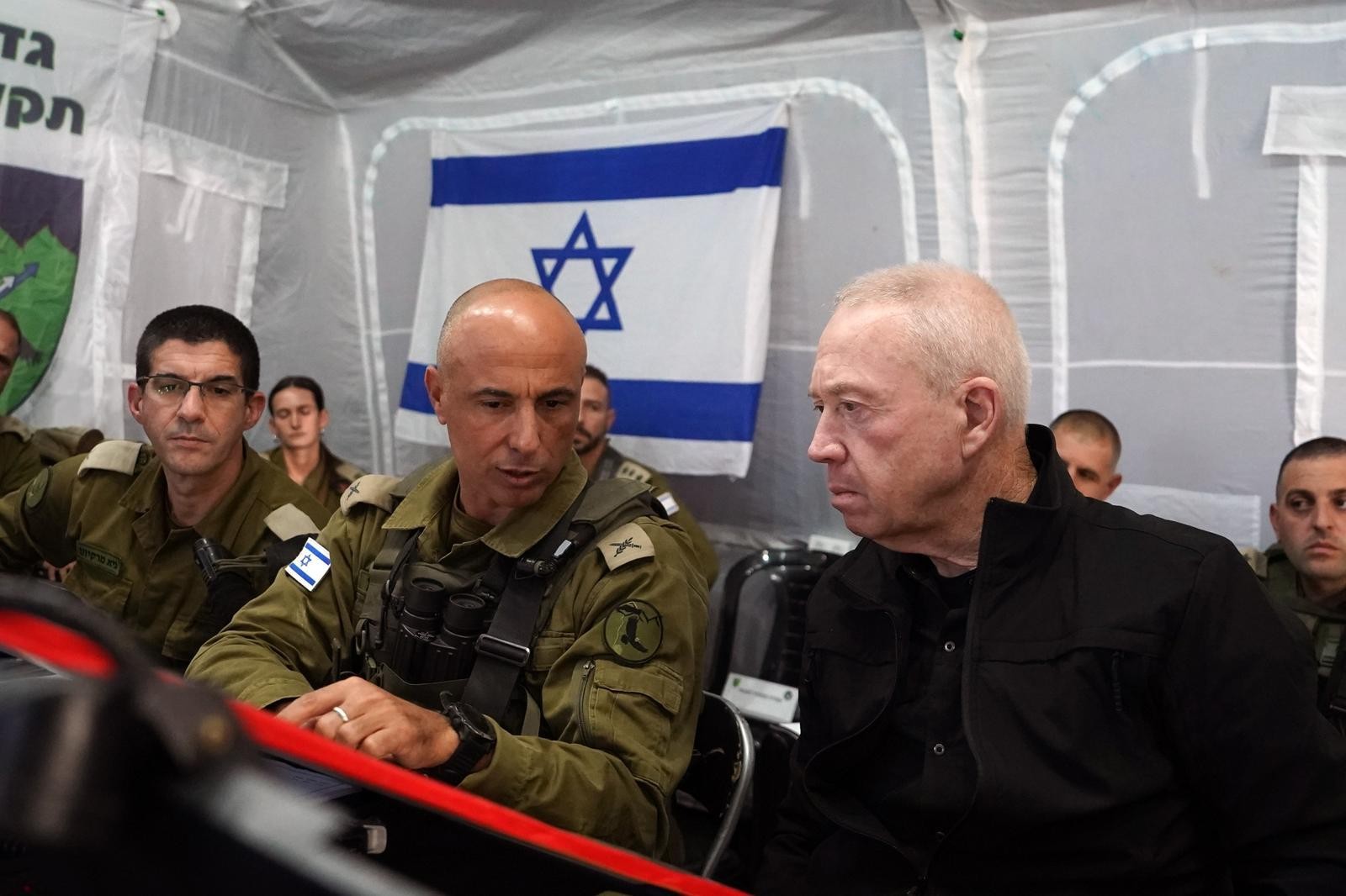 גלנט בגבול הצפון | צילום: אריאל חרמוני, משרד הביטחון