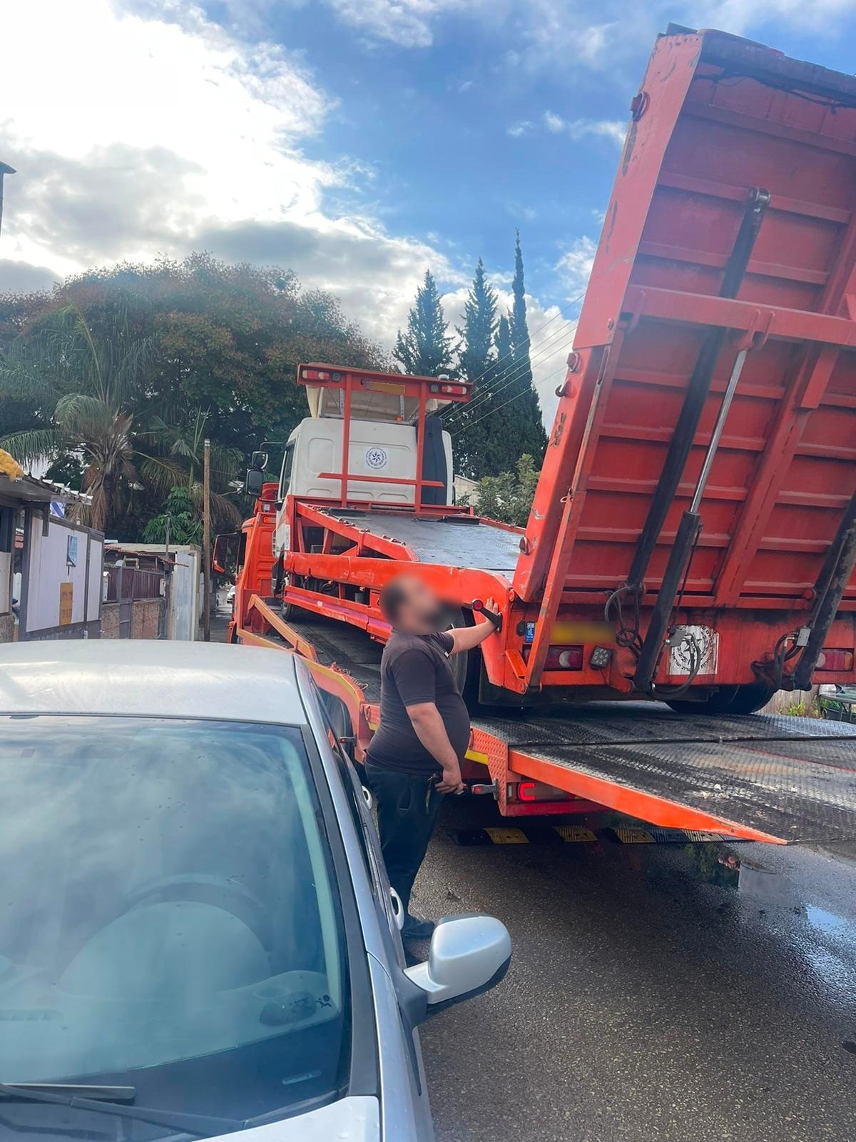 7 חשודים גנבו עשרות כלי רכב שנותרו לאחר הטבח ביישובי העוטף