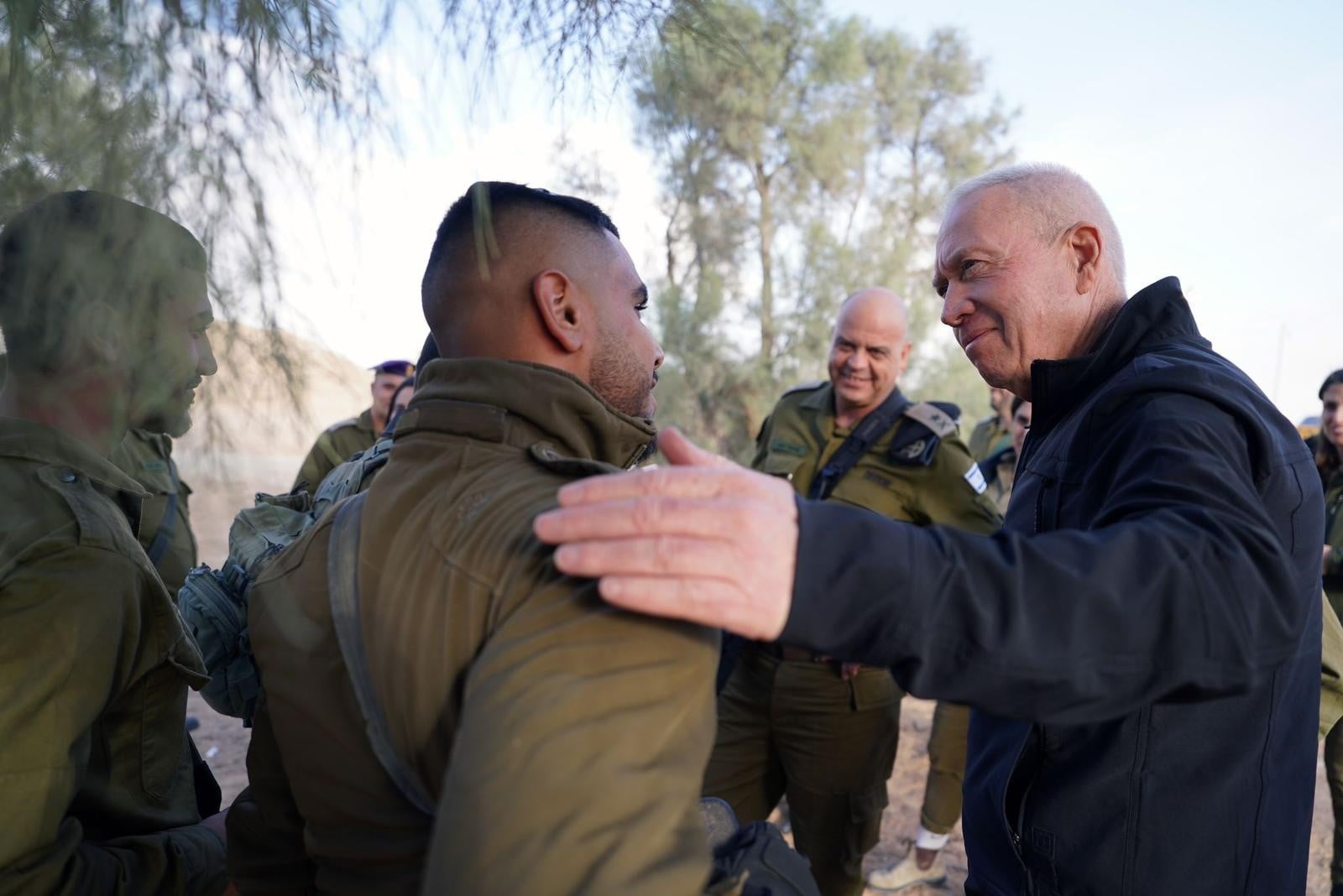 שר הביטחון גלנט עם לוחמי גבעתי | צילום: אריאל חרמוני, משרד הביטחון