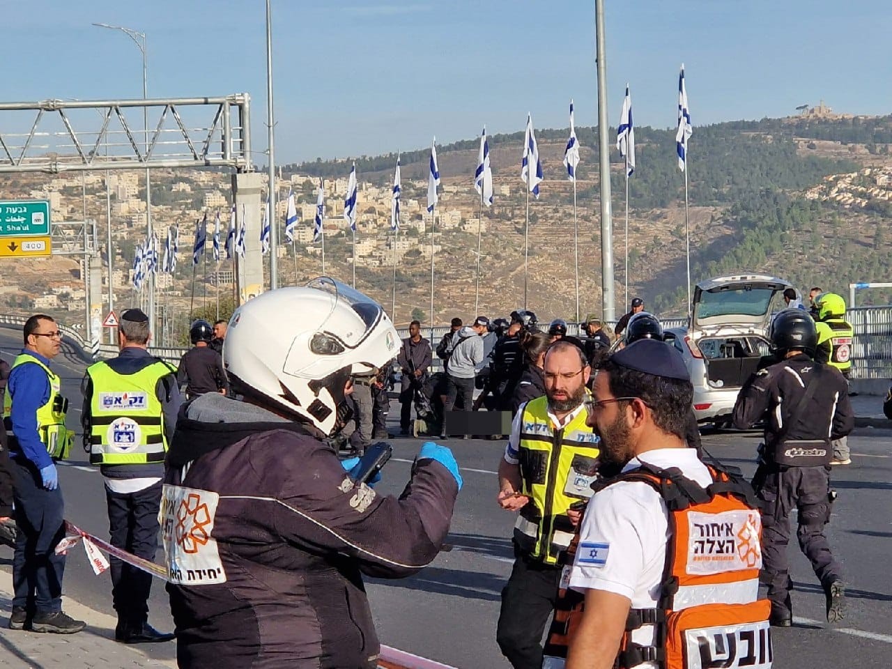 הפיגוע בירושלים: המחבלים פרקו מרכבם וירו לכל עבר | תיעוד