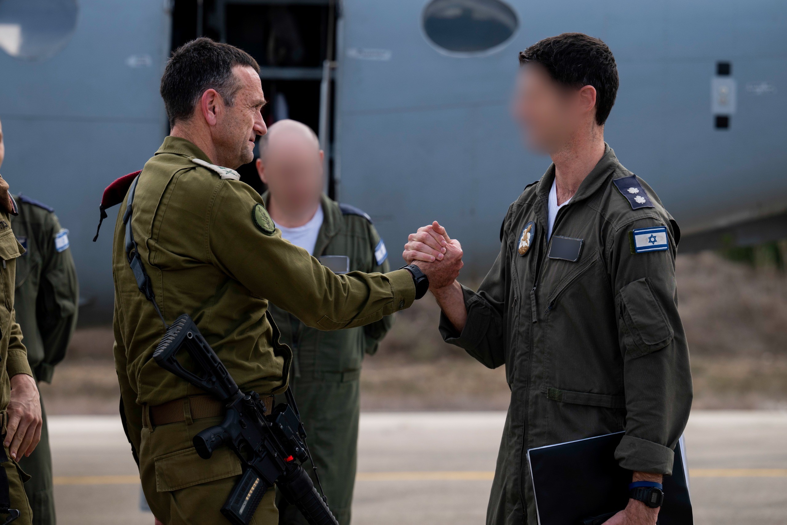 הרמטכ"ל טס בשמי עזה ואמר למח"ט גולני: "כולם מאחוריכם" | צפו