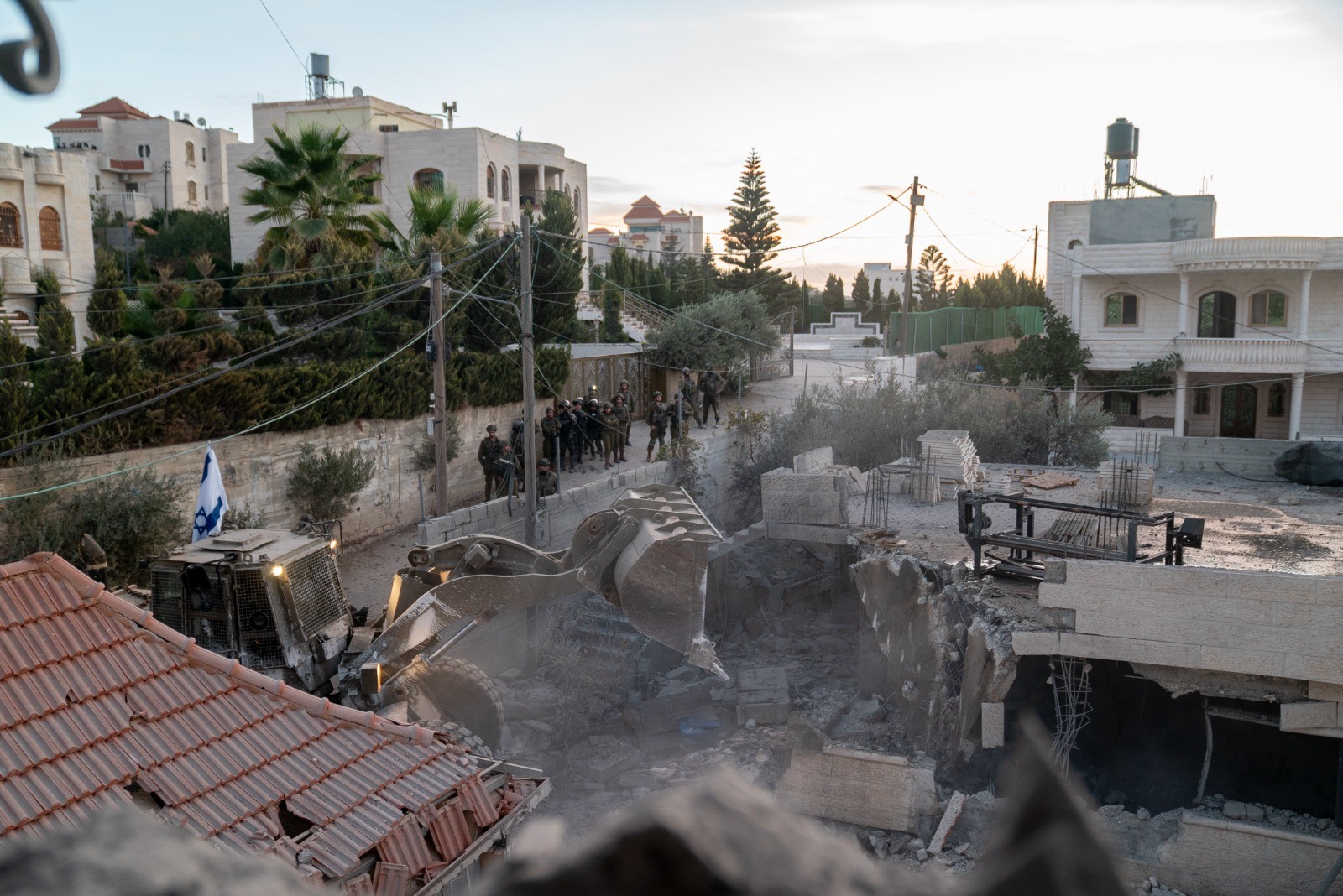 כוחותינו הרסו את בתי המחבלים שרצחו את בת-שבע נגרי ז"ל | צפו