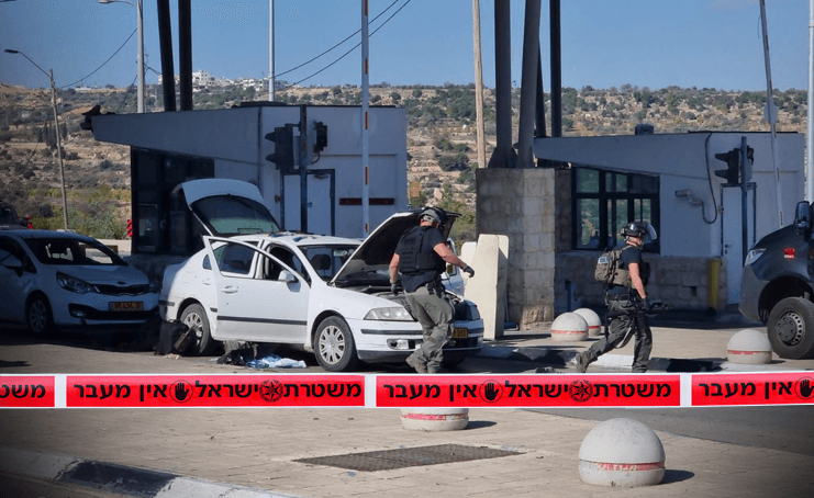 פיגוע במחסום המנהרות: שלושה מחבלים נוטרלו, פצוע אחד אנוש