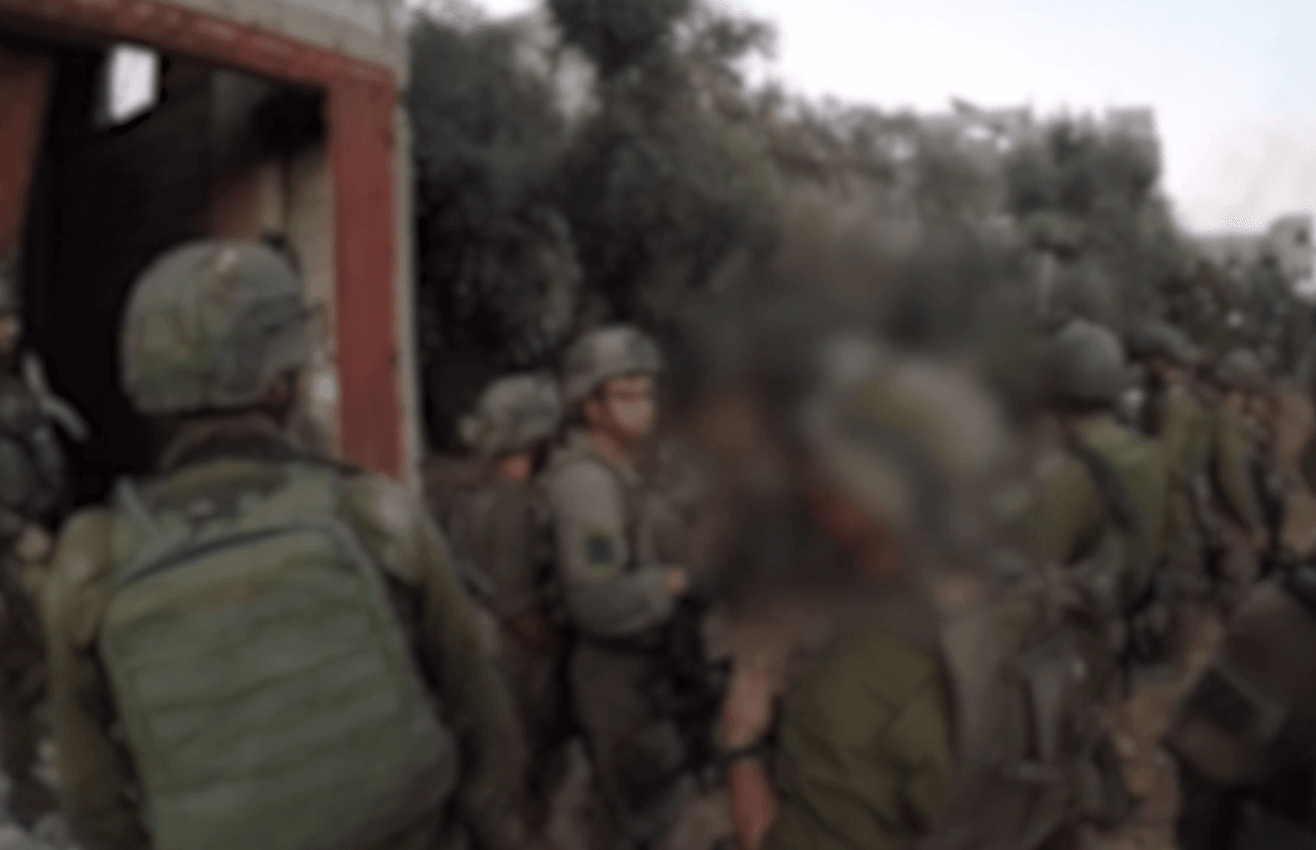 לוחמי חטיבת הנח"ל מקבלים שבת בעזה. צילום: דובר צה"ל.