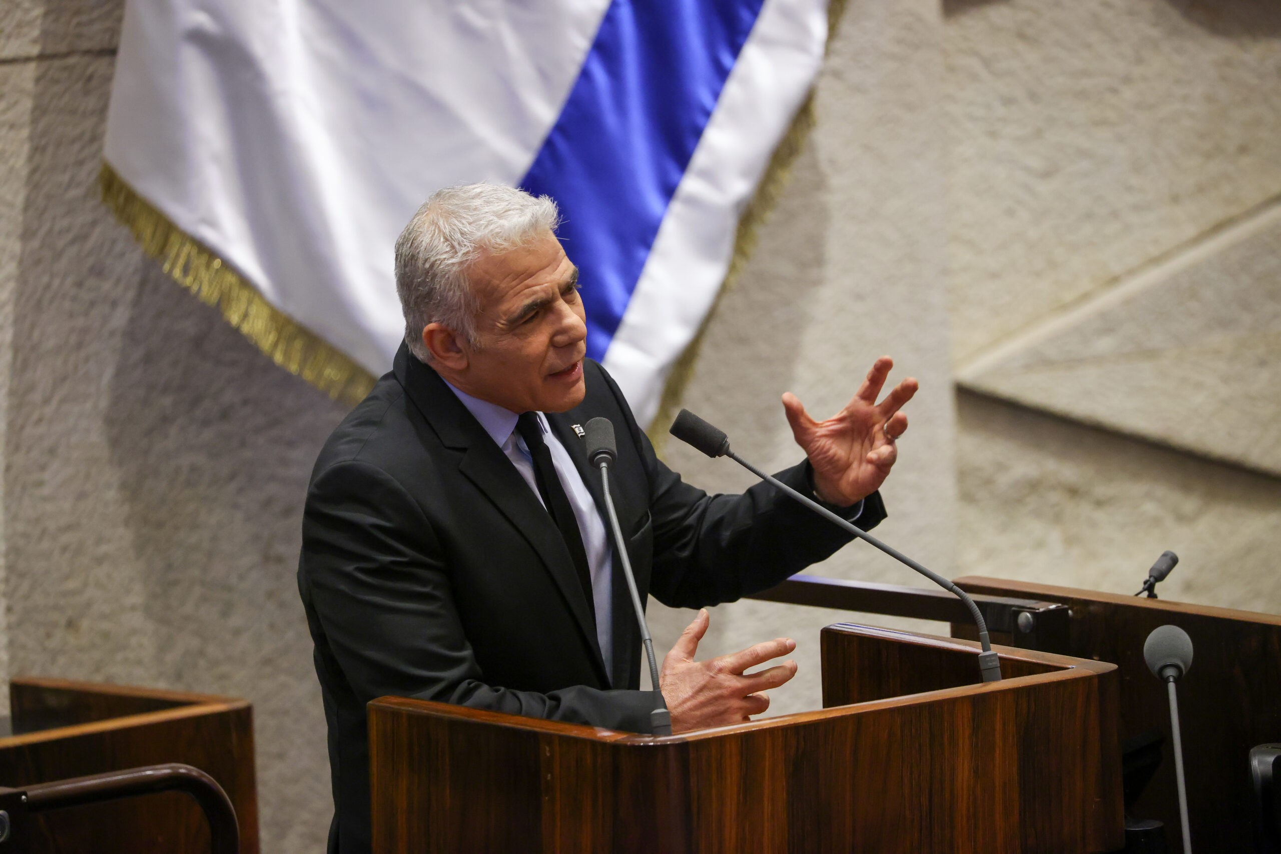 לפיד רמז לגורל ביבס, במליאה העירו: "תשמור על הפה שלך"
