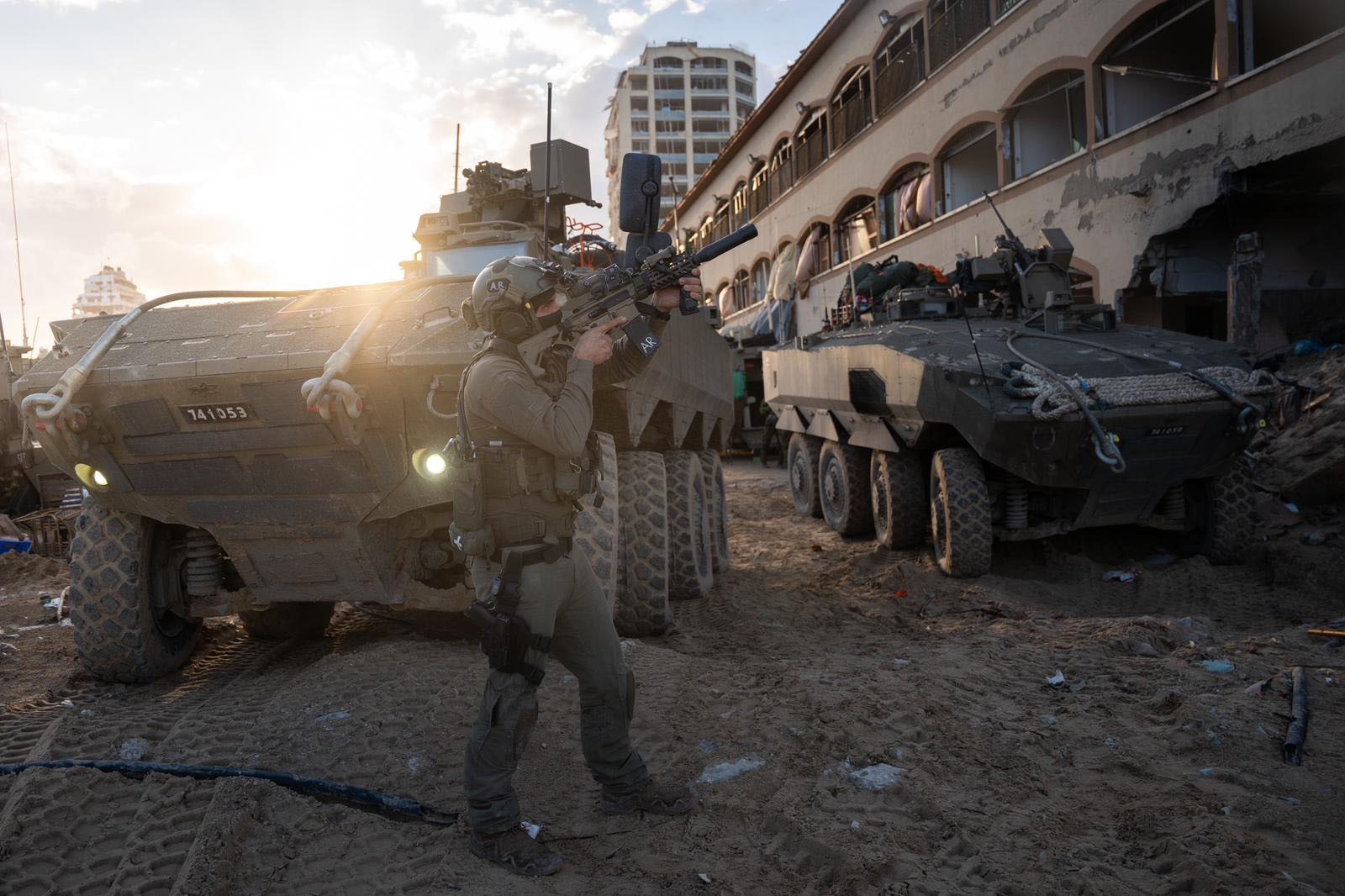לא עוצרים: שיתוף הפעולה של זרועות היבשה, האוויר והים בעזה