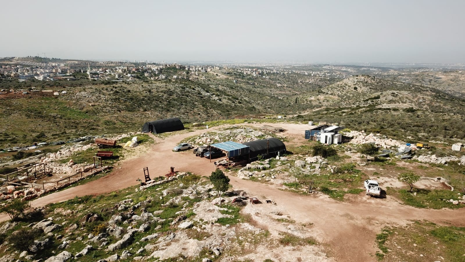 בעיצומה של המלחמה: נשקים אישיים הוחרמו מבעלי חוות ביו"ש