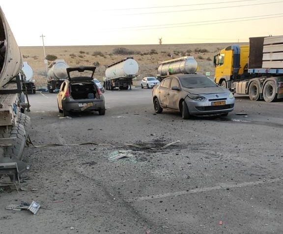 למעלה מ-20 רקטות שוגרו לב"ש; זוהתה נפילה באזור התעשייה בעיר