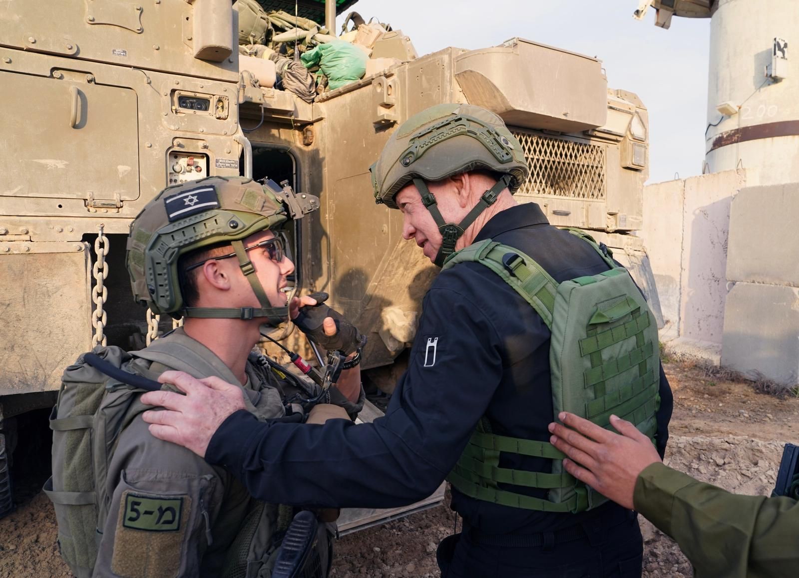 גלנט ללוחמים: "אין דבר שיכול לעצור את צה"ל, נחסל את החמאס"