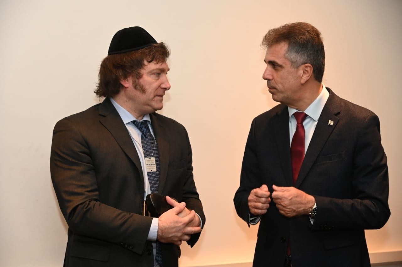 שר החוץ אלי כהן ונשיא ארגנטינה הנבחר, חבייר מילאיי | צילום: לאנדרו קרמנצ'וזסקי, משרד החוץ
