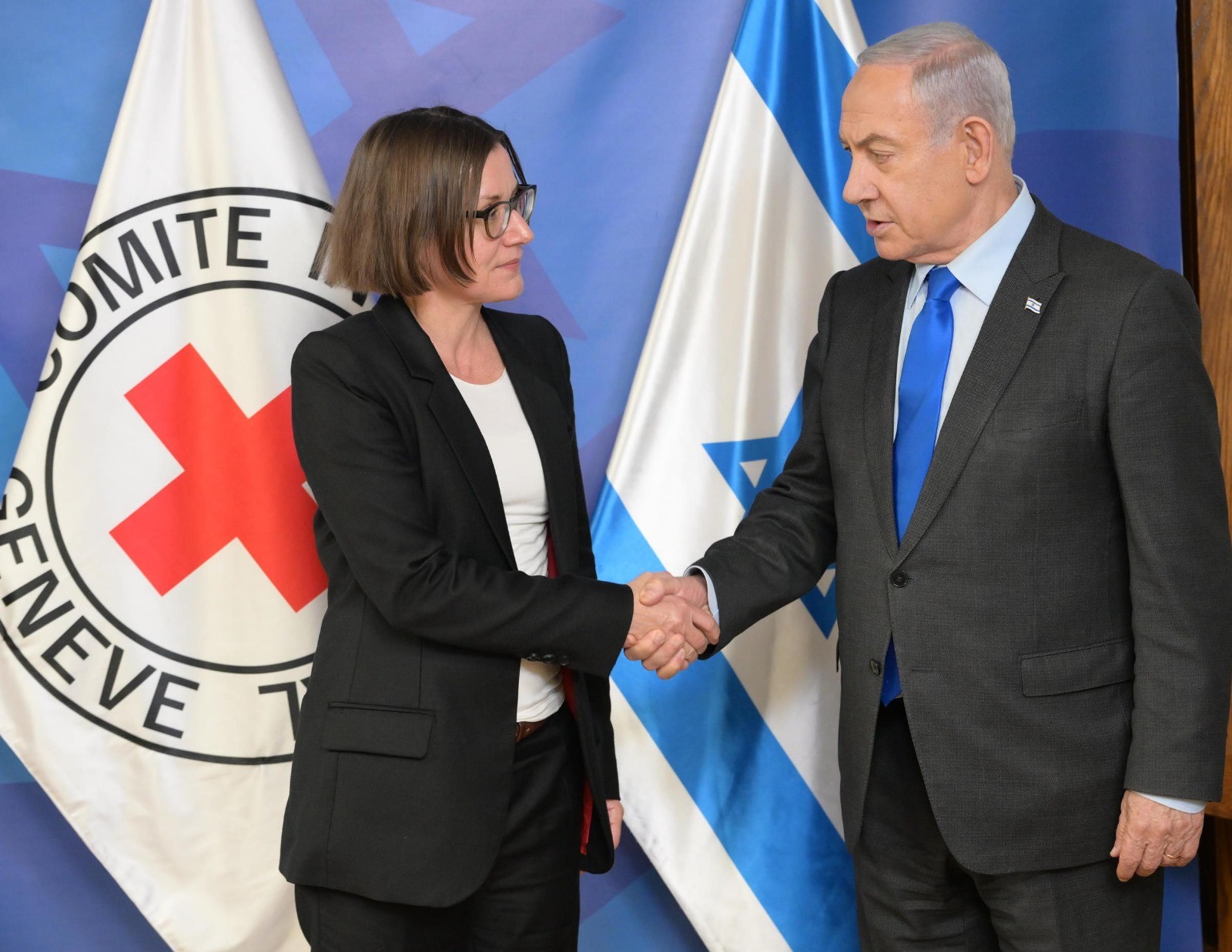 נתניהו הציג חבילת תרופות לצלב האדום ודרש: "העבירו לחטופים"