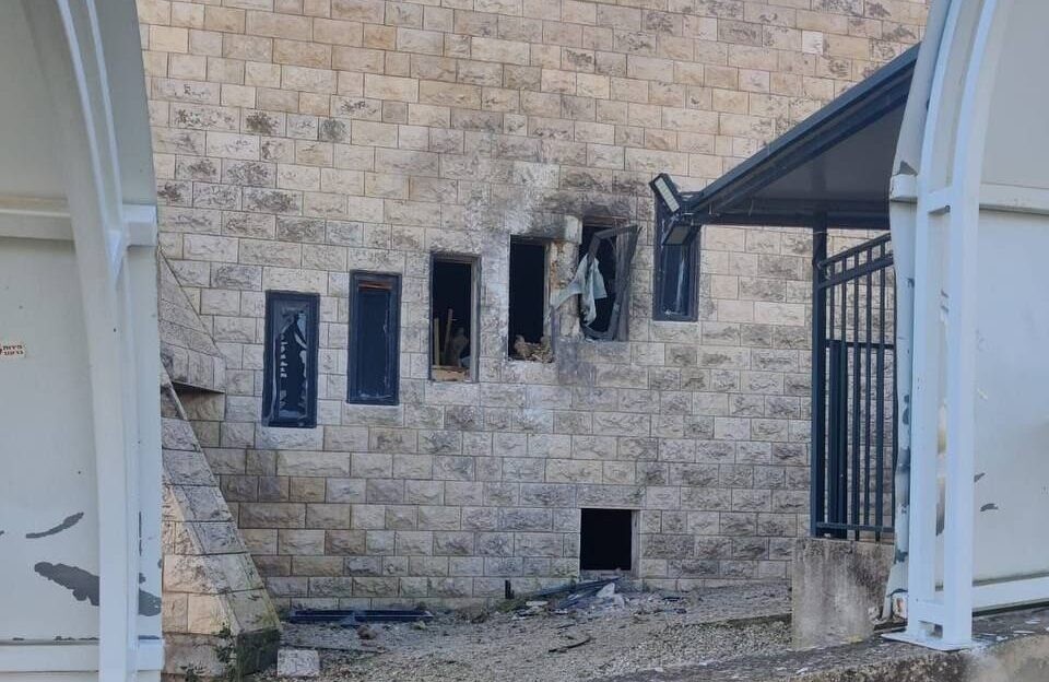 טיל נ"ט ששוגר לעבר ישראל פגע במבנה בקיבוץ סאסא, אין נפגעים